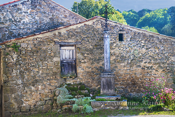 Grozon; The old church