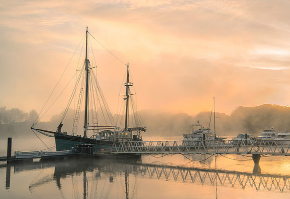 Boat at Dawn #4914.3